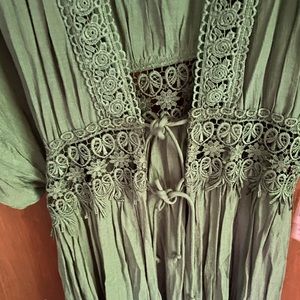 Selling coat, size L, color hunter green, brand time & try